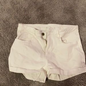 White jean shorts!! 🤍🤍